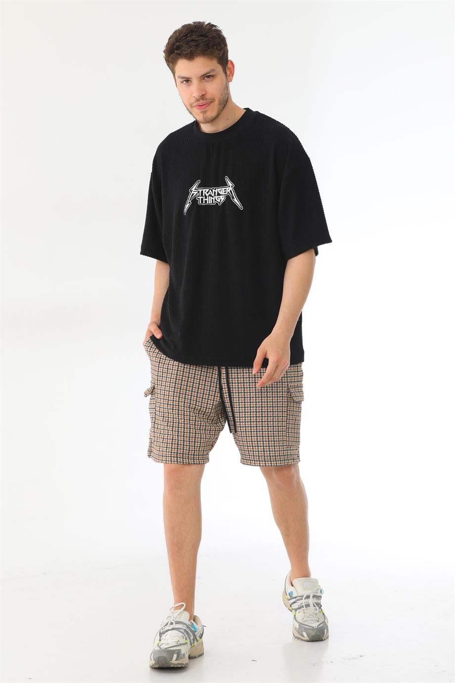 Stranger nakış detaylı siyah kadife oversize t-shirt