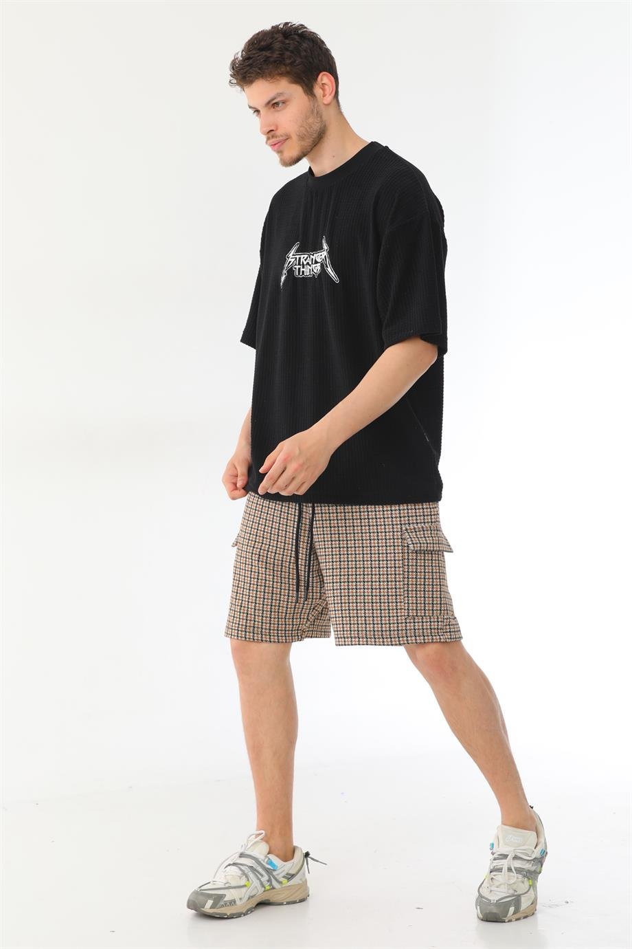 Stranger nakış detaylı siyah kadife oversize t-shirt